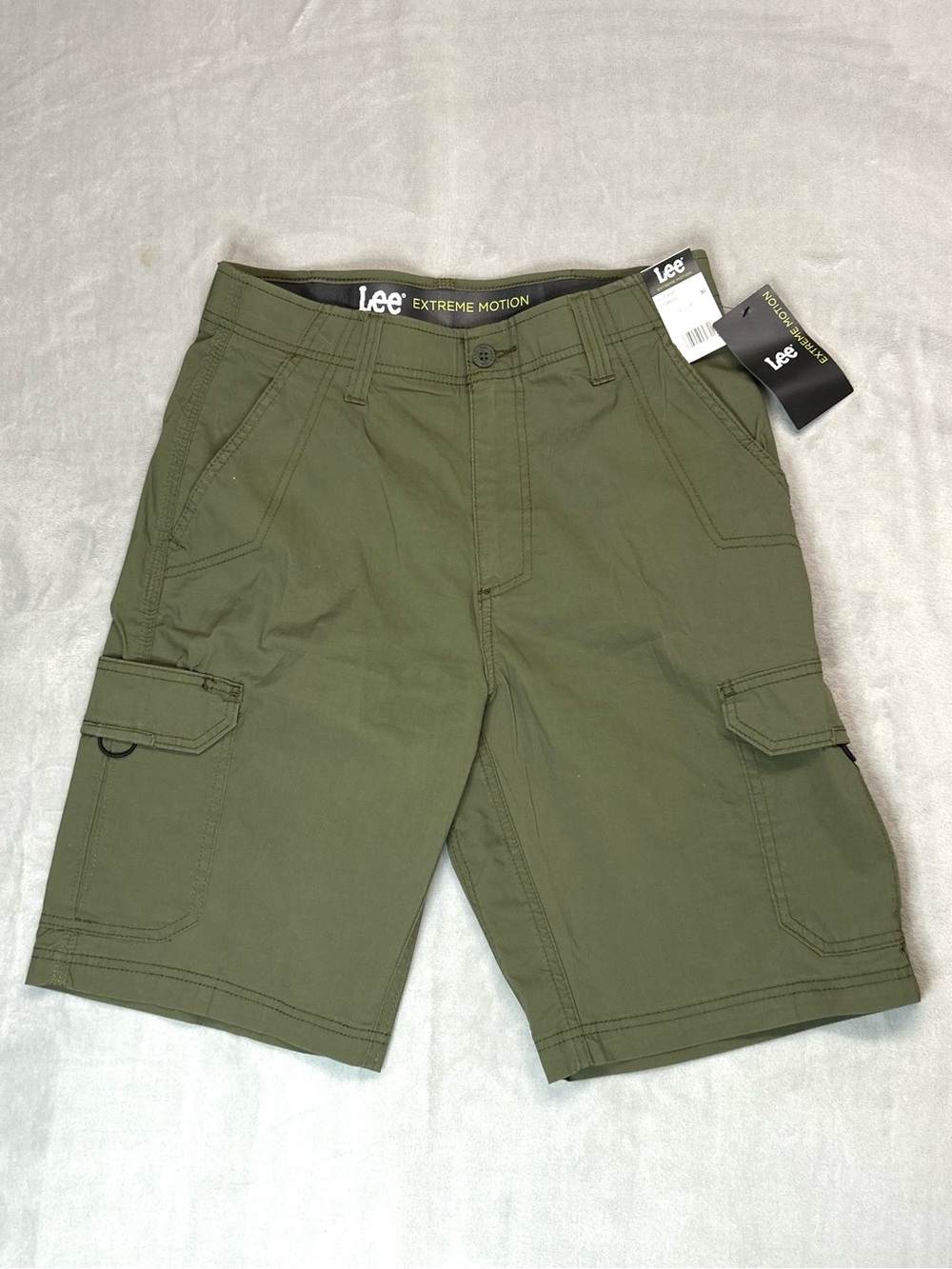 🌿 NWT Lee Extreme Motion Cargo Shorts — Olive Night, Size 30 🌿